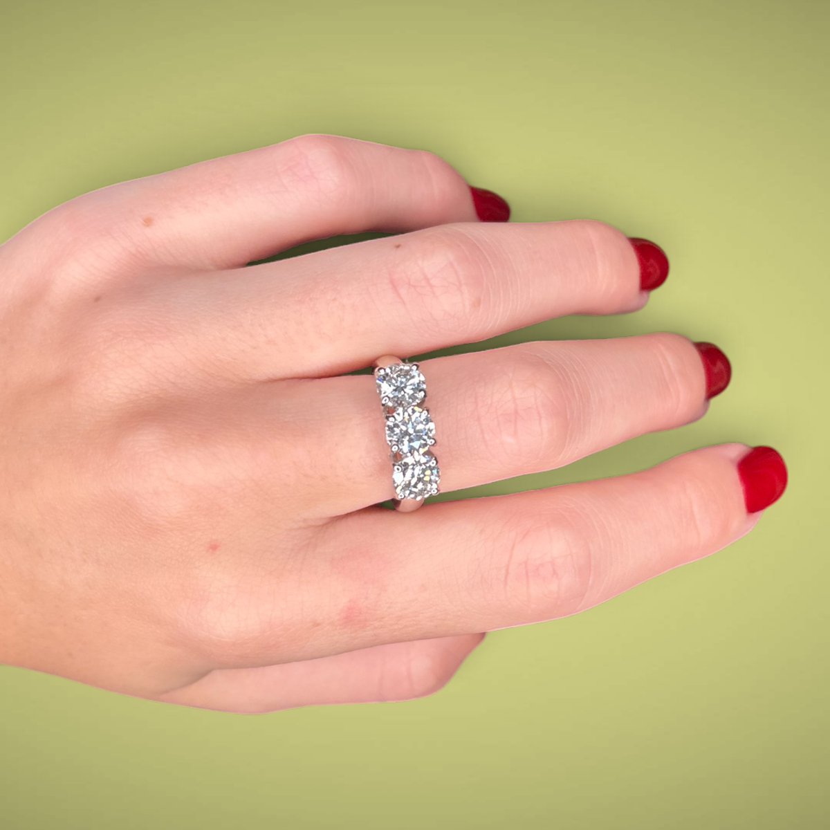 Anello trilogy in oro kt18 con diamanti lab grown ct3,00 E F VS2 certificati IGI