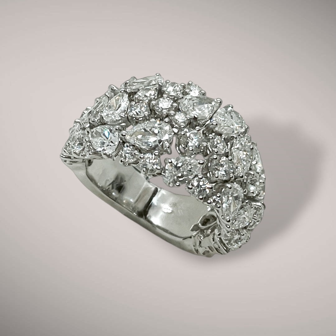 Anello in oro kt18 con diamanti fancy shape ct5,38 F VS