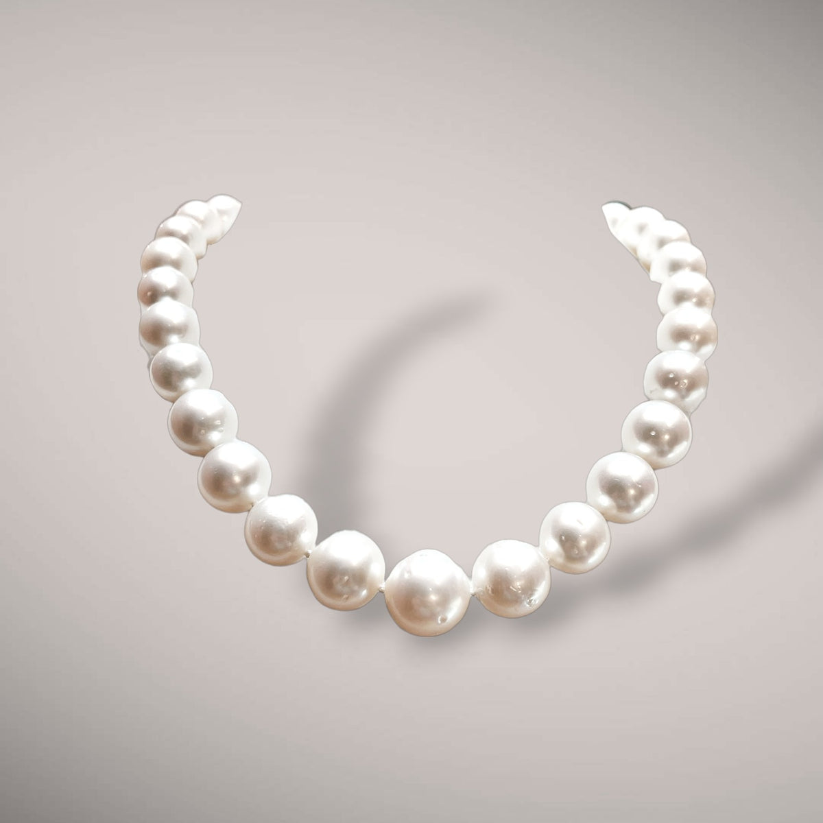 Collana con chiusura in oro kt18 con perle australiane naturali coltivate&nbsp;