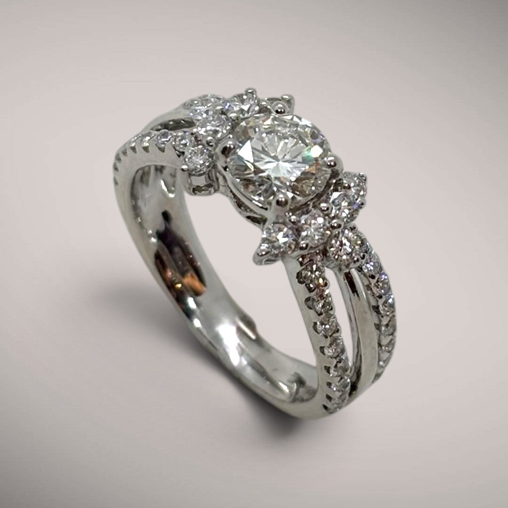 Anello in oro kt18 con diamante taglio brillante ct0,70 F VS2 certificato IGI e con diamanti ct0.60
