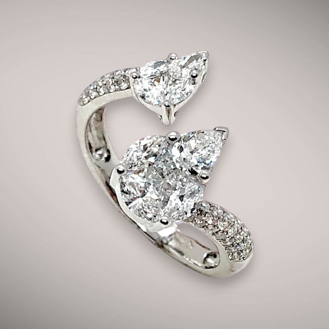 Anello in oro kt18 con diamanti fancy shape ct1,39 F VS