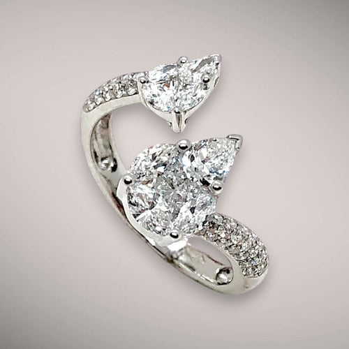 Anello in oro kt18 con diamanti fancy shape ct1,39 F VS