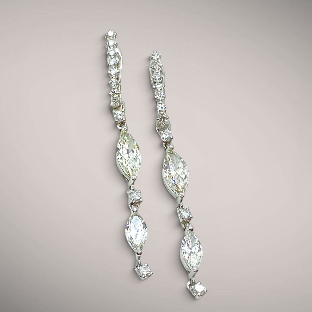 Orecchini con diamanti taglio marquise ct3,03 certificati e diamanti taglio brillante ct0,94