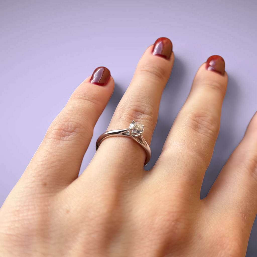 Anello in oro kt18 con diamante taglio brillante ct0,42 H SI