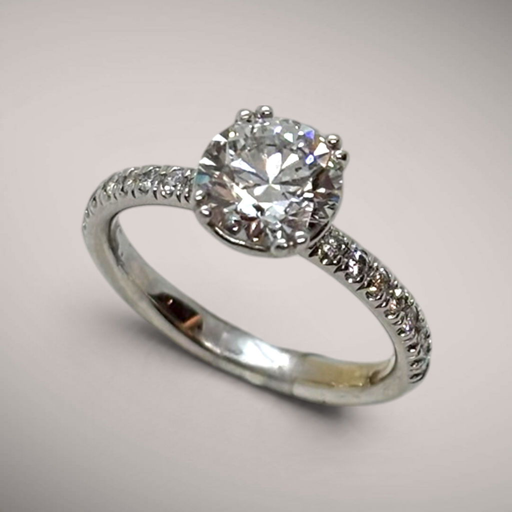 Anello in oro kt18 con diamante taglio brillante ct1,50 G SI2 certificato IGI e con diamanti ct0,21 F VS