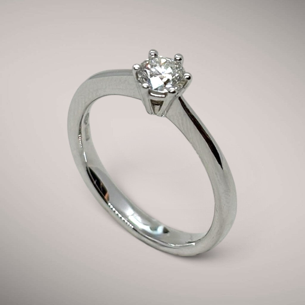 Anello in oro kt18 con diamante tagli brillante ct0,35&nbsp; SI