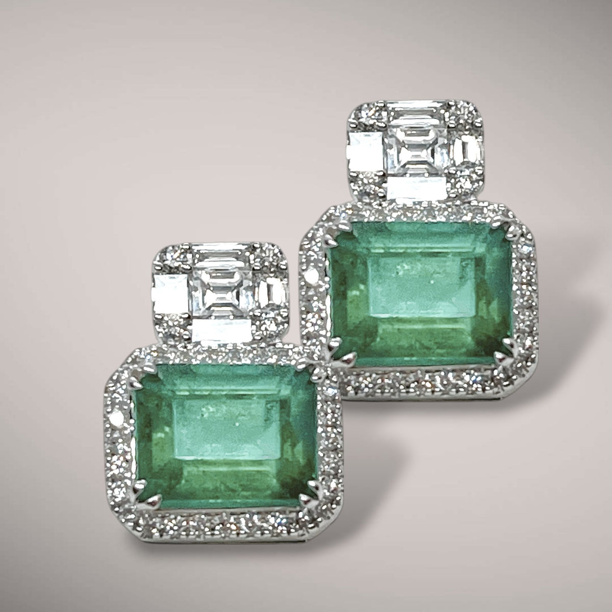 Orecchini icon smeraldi ct5,61 provenienza zambia certificati e diamanti fancy shape ct1,36