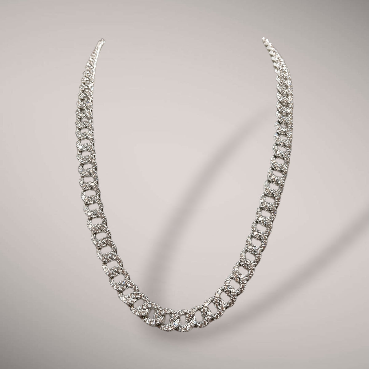 Collana in oro kt18 con diamanti taglio brillante ct20,28 F VS