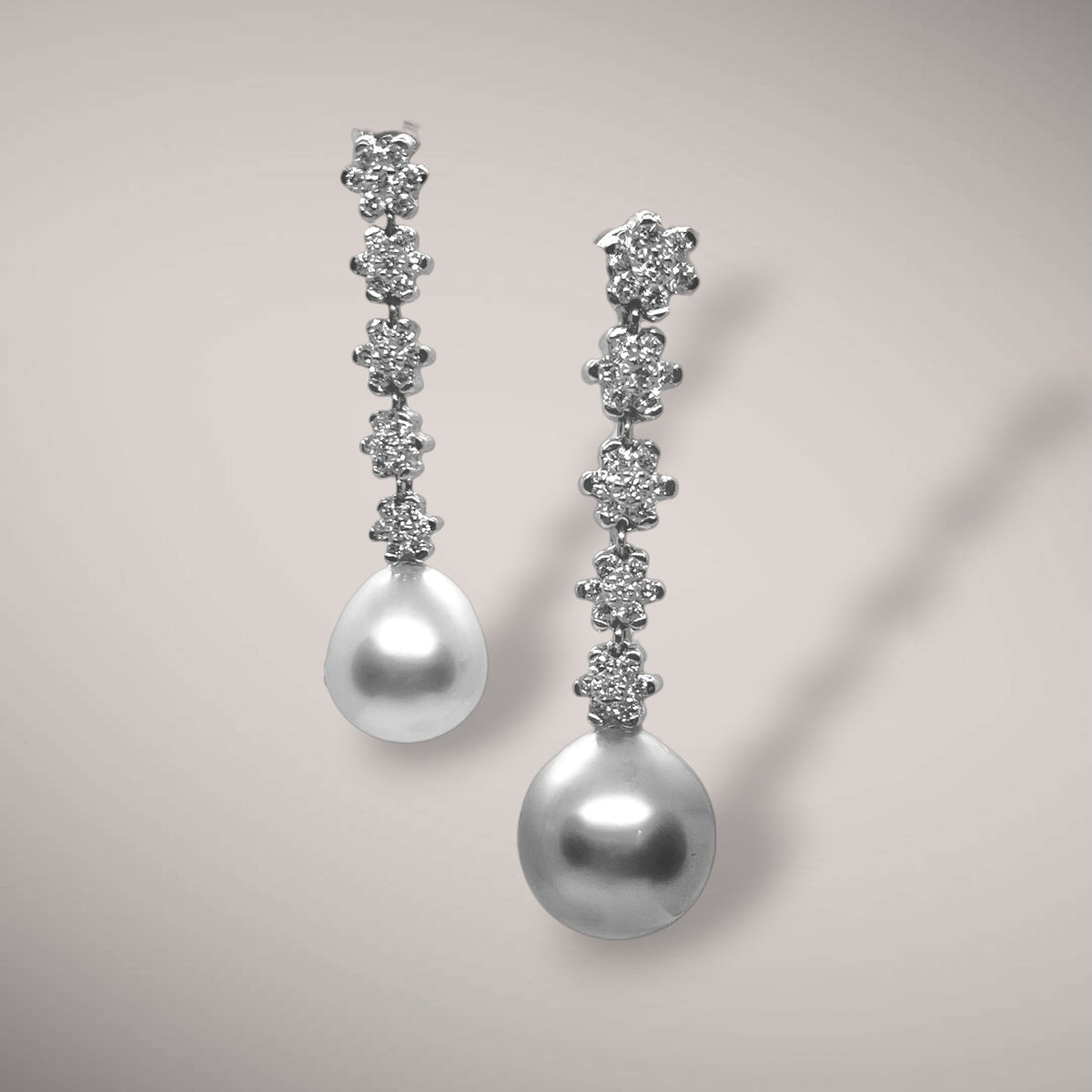 Orecchini in oro kt18 con diamanti taglio brillante ct1,58 perle australiane e thaitiane