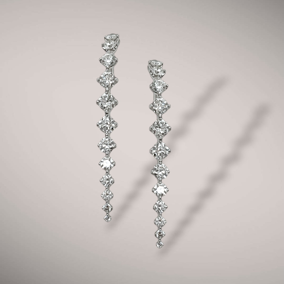 Orecchini in oro kt18 con diamanti taglio brillante ct2,57