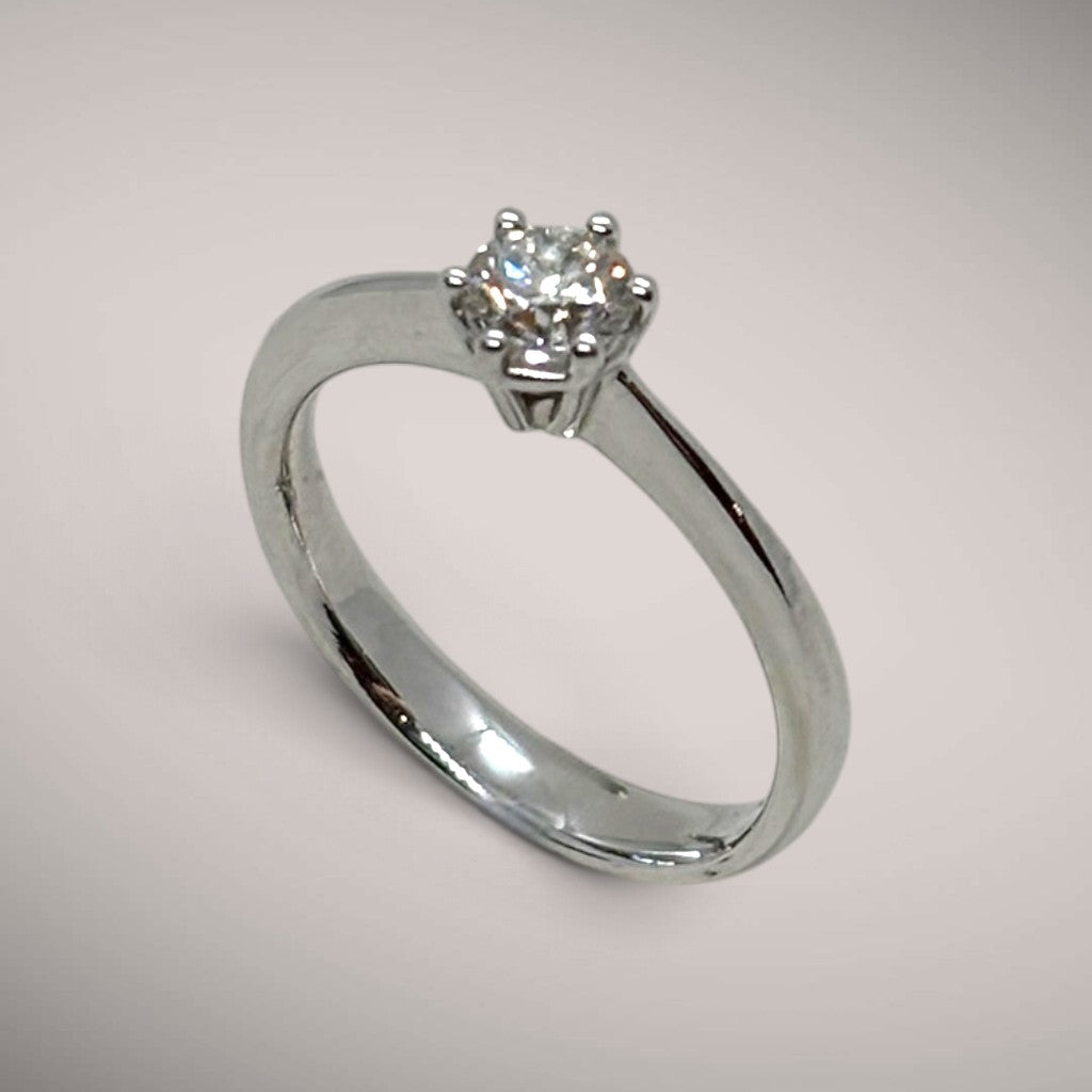 Anello in oro kt18 con diamante taglio brillante ct0,46 G SI