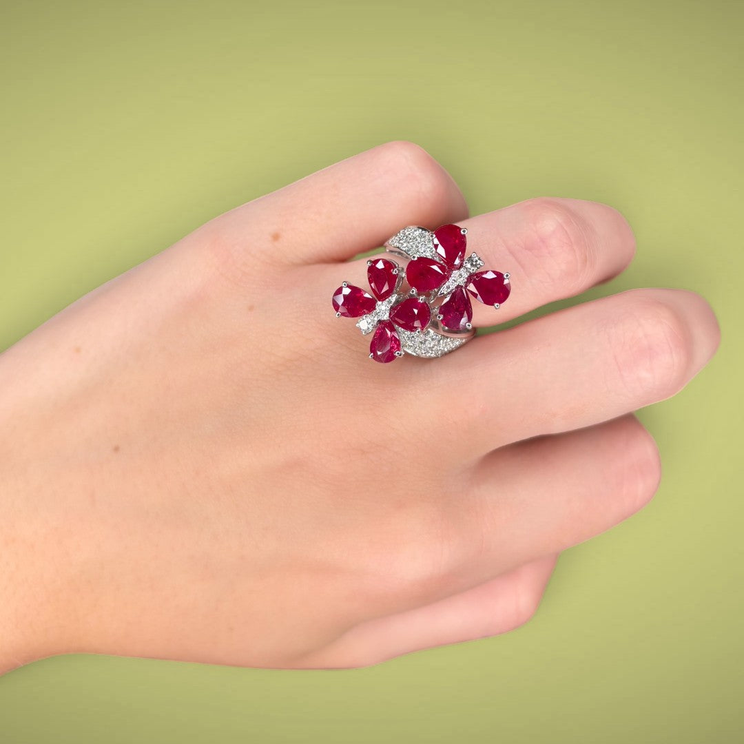 Anello in oro kt18 con rubini ct7,25 e diamanti taglio brillante ct0,44