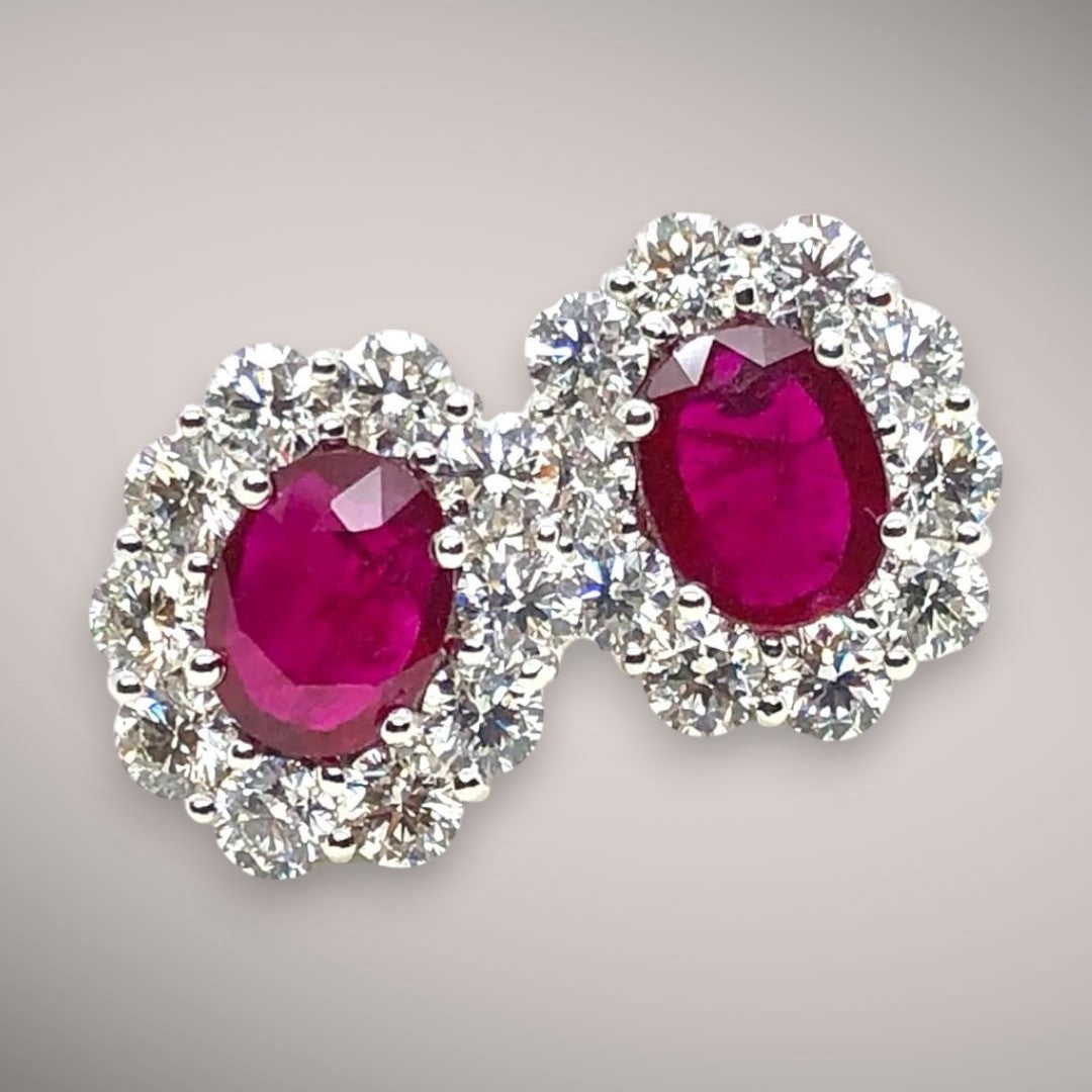 Orecchini in oro kt18 con rubini ct2,28 e diamanti taglio brillante ct1,14
