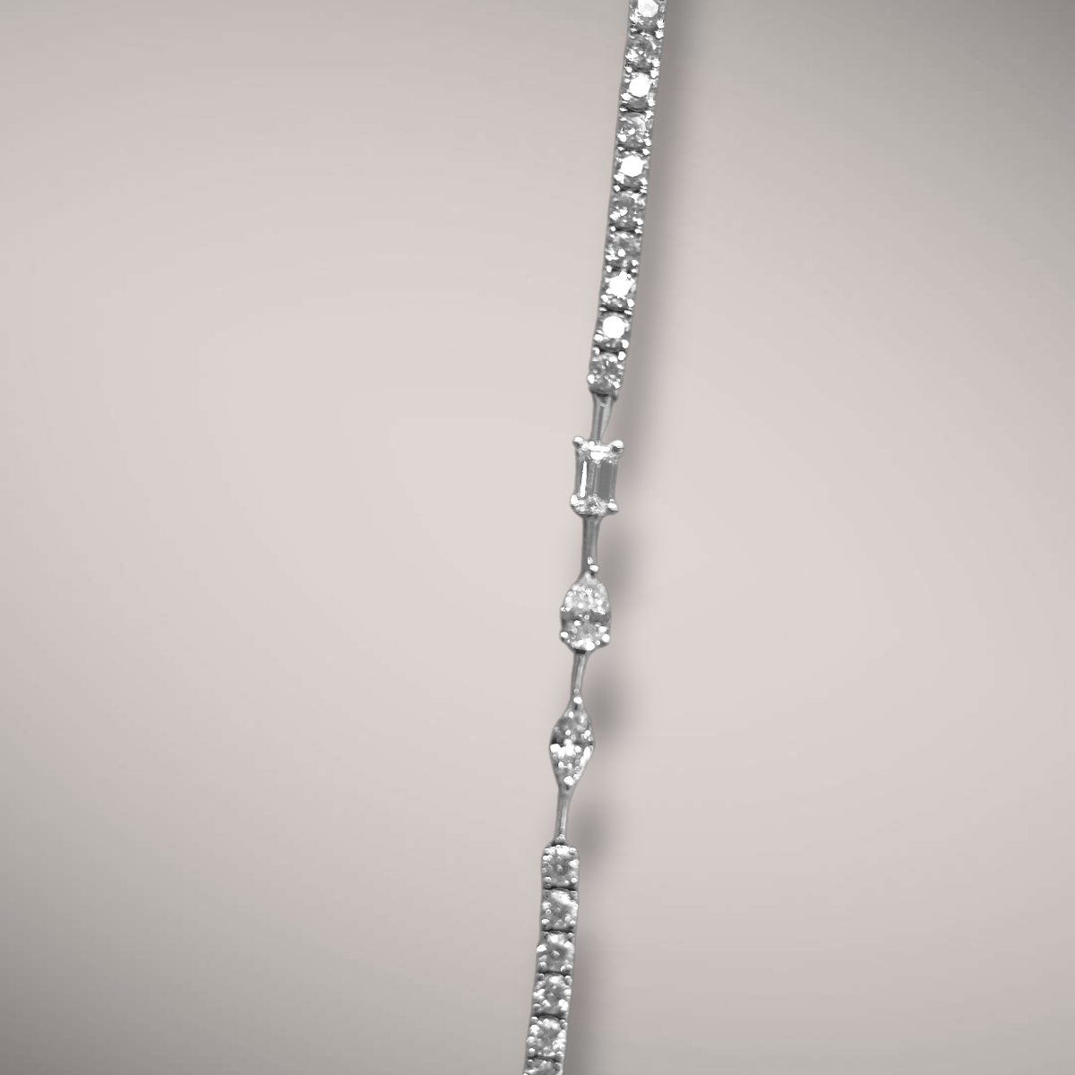 Collana in oro kt18 con diamanti ct18,58 F VS