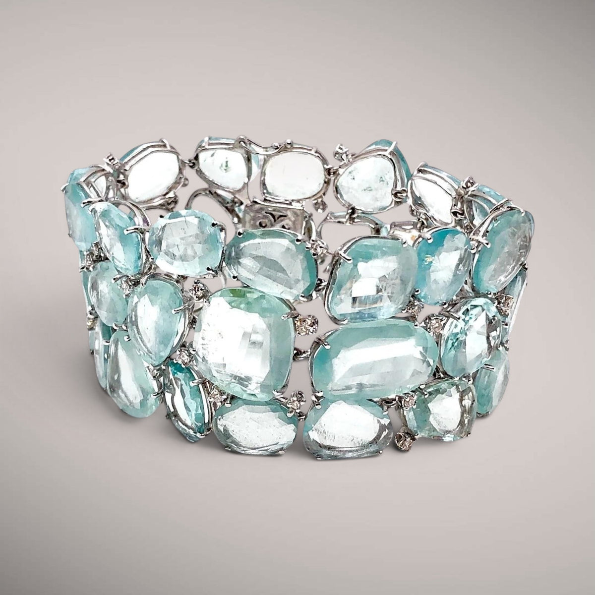 Bracciale di acquamarine ct149,20 e diamanti taglio brillante ct1,26